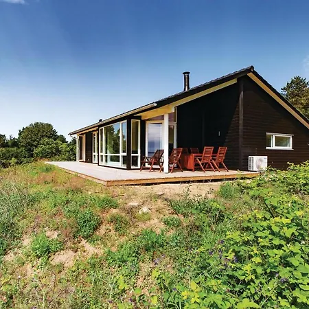 3 Bedroom In Holiday home