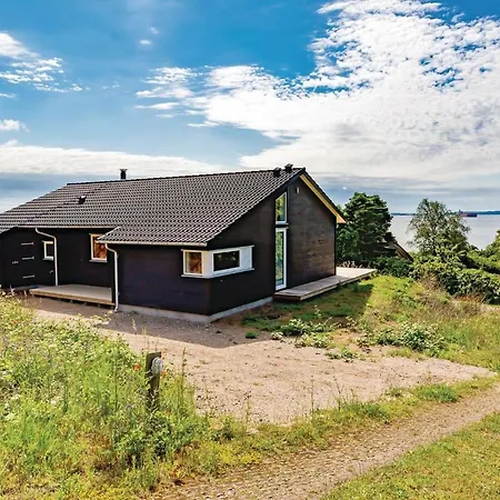 3 Bedroom In Holiday home