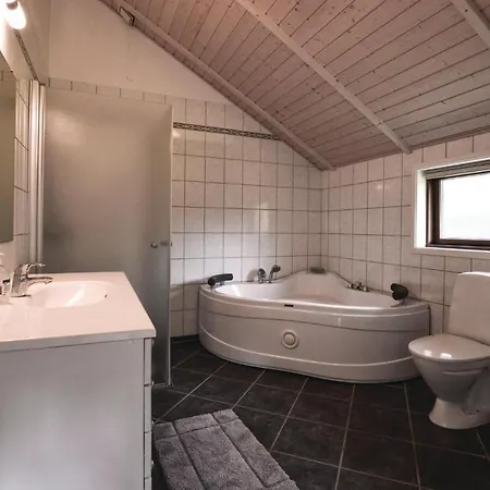 Dom wakacyjny Three-bedroom Holiday In