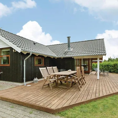 Three-bedroom Holiday In * Kalundborg
